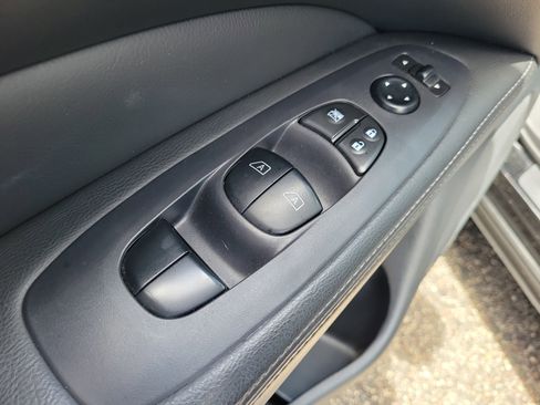 Used 2019 Nissan Pathfinder SV FWD image 10