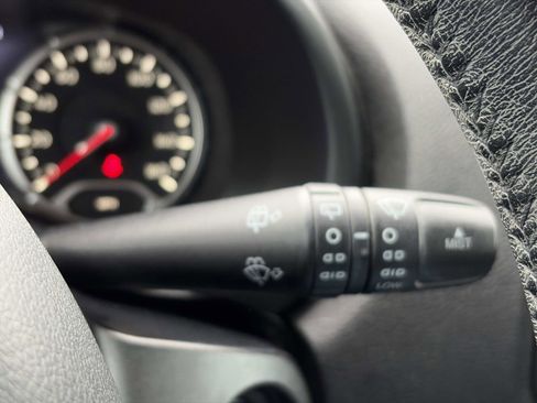 Used 2017 Jeep Renegade Latitude image 24