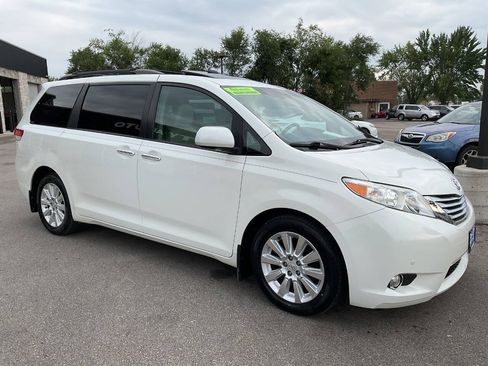 Used 2011 Toyota Sienna Limited w/ Premium Pkg AWD/4WD image 10