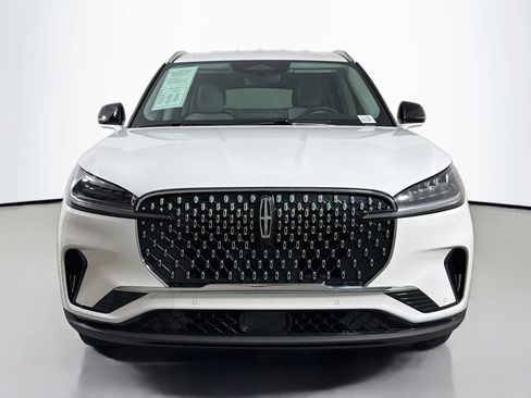 Used 2026 Lincoln Aviator 2WD image 2