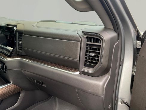 Used 2025 Chevrolet Silverado 1500 LT Trail Boss w/ Convenience Package II AWD/4WD image 27