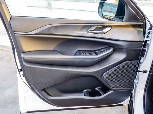 New 2025 Jeep Grand Cherokee Altitude image 22