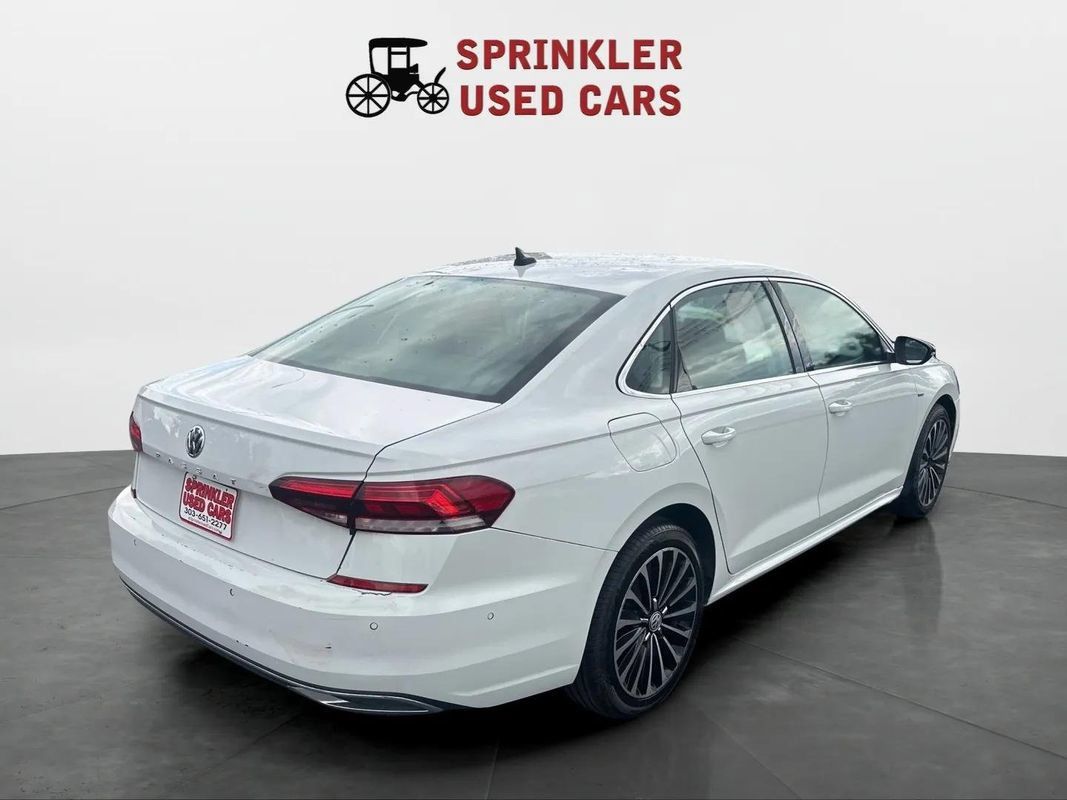 Used 2022 Volkswagen Passat 2.0T FWD image 4