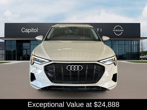Used 2021 Audi e-tron Premium w/ Convenience Plus Package image 2