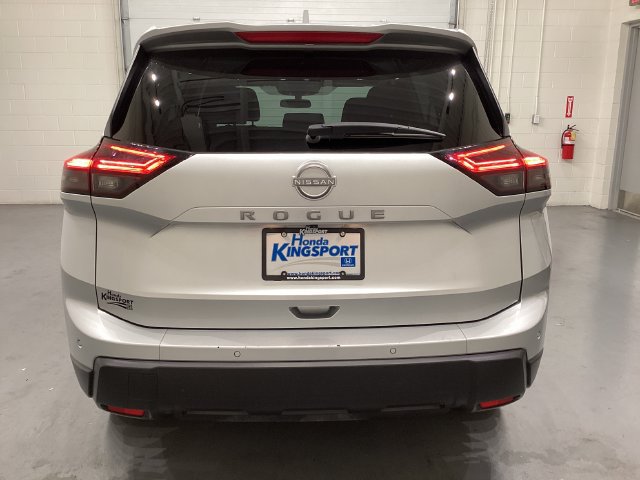 Used 2025 Nissan Rogue SV FWD image 6