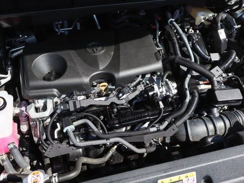 Used 2023 Toyota Highlander XLE image 12