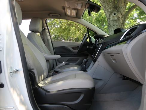 Used 2015 Buick Encore Convenience FWD image 24