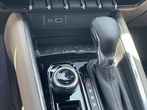 New 2026 GMC Canyon Denali w/ LPO, Denali Black Edition AWD/4WD image 17