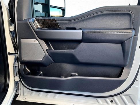 Used 2025 Ford F250 Lariat w/ Black Appearance Package image 30