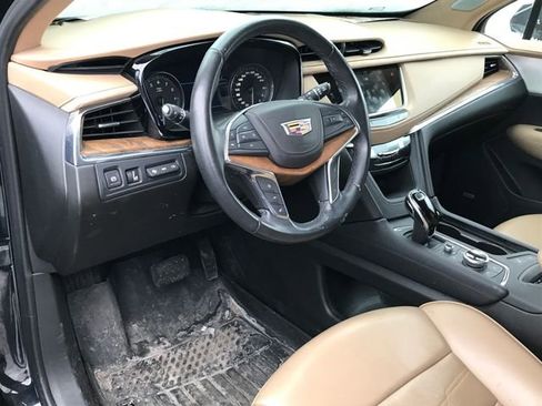 Used 2021 Cadillac XT5 Premium Luxury w/ Platinum Package image 3