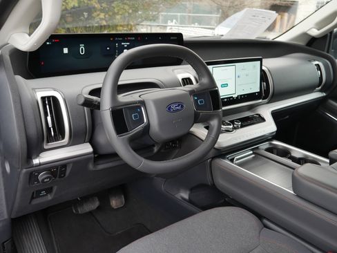 Certified 2025 Ford Expedition Max Active image 4