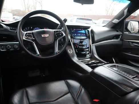 Used 2017 Cadillac Escalade Platinum AWD/4WD image 19