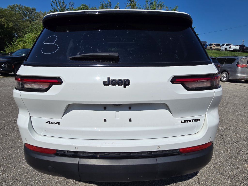 Used 2023 Jeep Grand Cherokee L Limited w/ Black Appearance Package AWD/4WD image 6