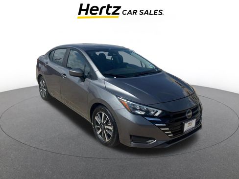 Used 2025 Nissan Versa SV image 1