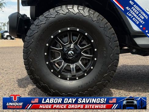 Used 2020 Jeep Wrangler Unlimited Sahara w/ LED Lighting Group AWD/4WD image 11