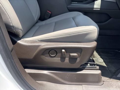 Used 2022 Chevrolet Tahoe Z71 w/ Luxury Package AWD/4WD image 37