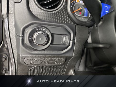 Used 2025 Jeep Wrangler Unlimited Rubicon w/ Convenience Group AWD/4WD image 23