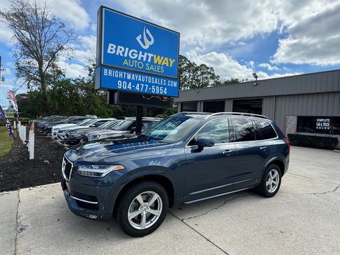 Used 2018 Volvo XC90 T5 Momentum image 1
