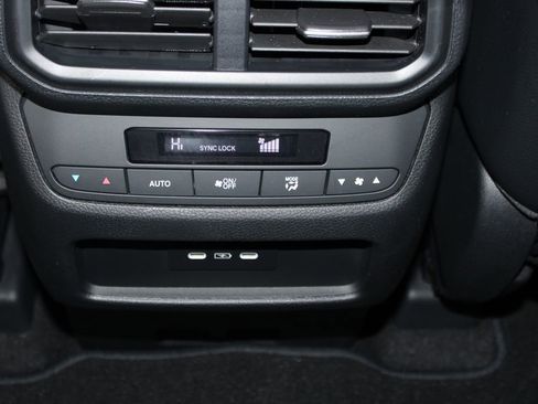 Used 2025 Honda Pilot EX-L image 19
