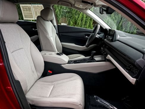 Certified 2025 Honda Accord LX image 31