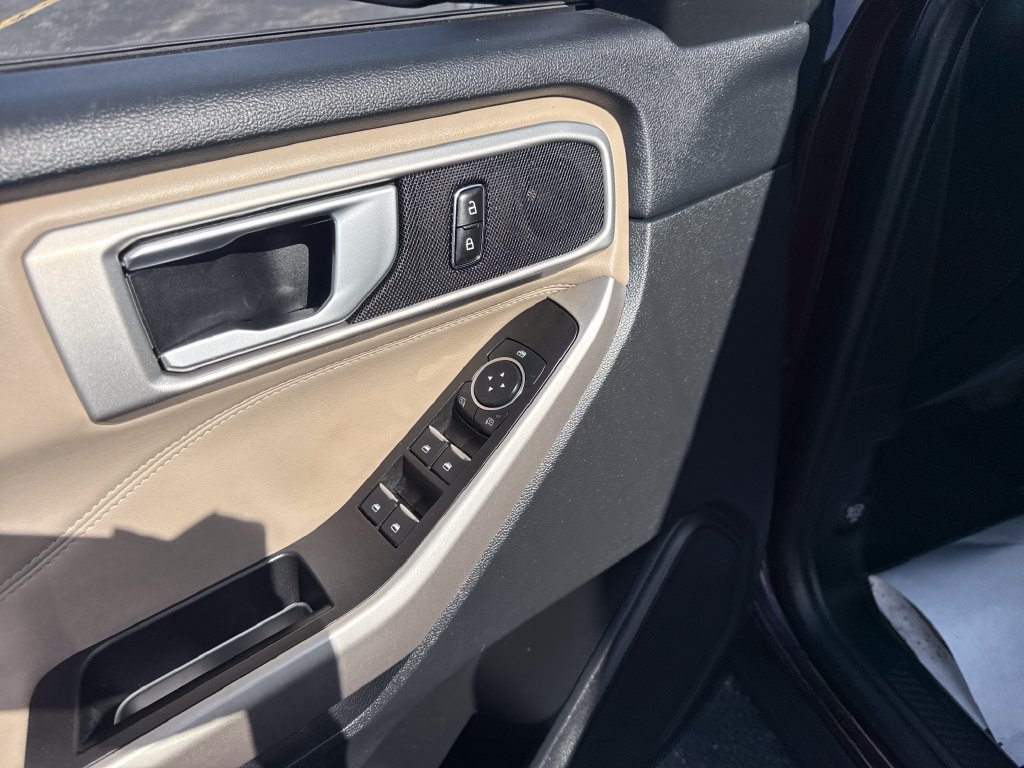 Used 2023 Ford Explorer XLT w/ Equipment Group 202A AWD/4WD image 30