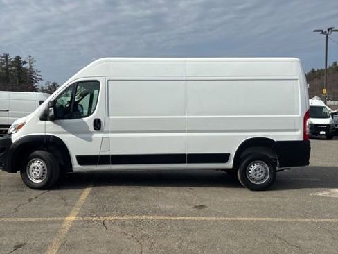 Used 2025 RAM ProMaster 2500 w/ Convenience Group image 4