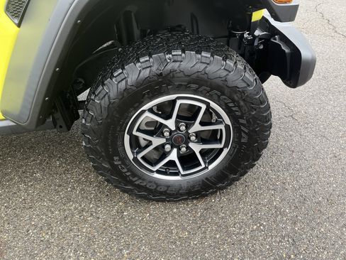 Used 2024 Jeep Wrangler Rubicon w/ Technology Group image 13