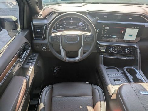 Used 2025 GMC Sierra 2500 Denali w/ Denali Reserve Package AWD/4WD image 17