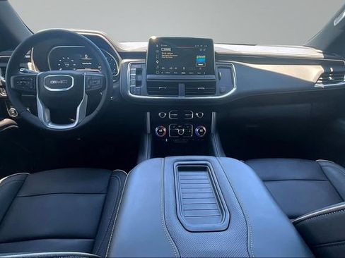 Used 2023 GMC Yukon SLT w/ SLT Premium Package AWD/4WD image 7