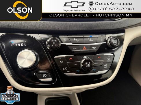 Used 2024 Chrysler Pacifica Touring-L image 21