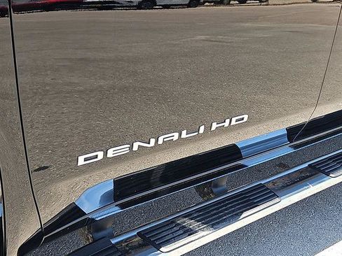 Used 2024 GMC Sierra 2500 Denali w/ Denali Reserve Package AWD/4WD image 9