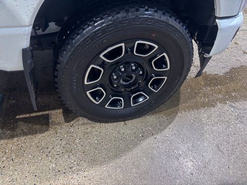 Used 2025 Ford F250 Platinum image 11