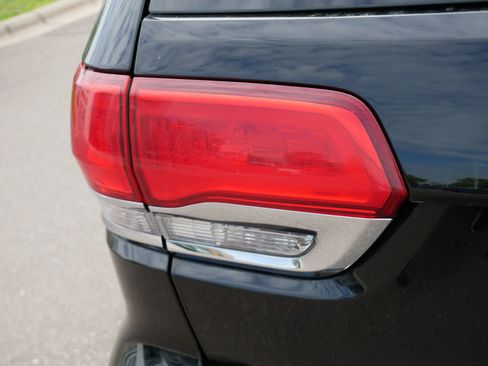 Used 2019 Jeep Grand Cherokee Limited w/ Luxury Group II AWD/4WD image 17