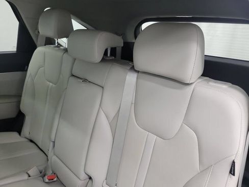 Used 2024 Kia Sorento S w/ Panoramic Sunroof Package FWD image 11