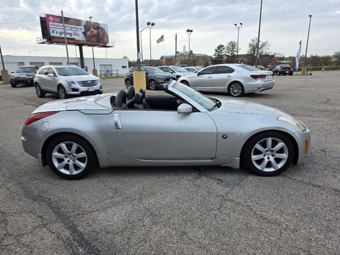 Used 2005 Nissan 350Z Touring image 4