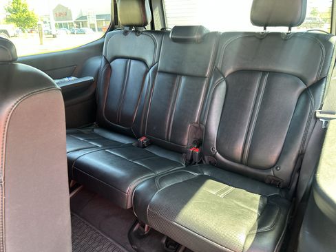 Used 2024 Jeep Wagoneer Series II w/ Flexible Seating Group RWD image 20