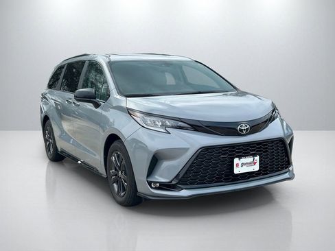 Certified 2026 Toyota Sienna XSE image 3
