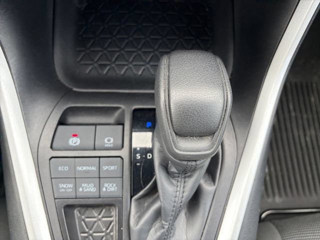 Used 2024 Toyota RAV4 LE AWD/4WD image 28