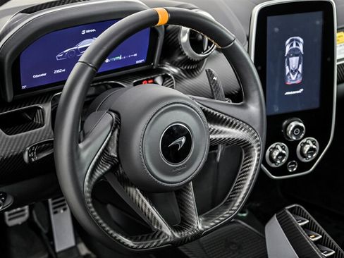 Used 2019 McLaren Senna RWD image 28