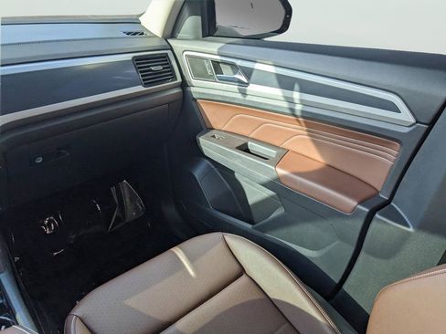 Certified 2023 Volkswagen Atlas SEL R-Line image 17