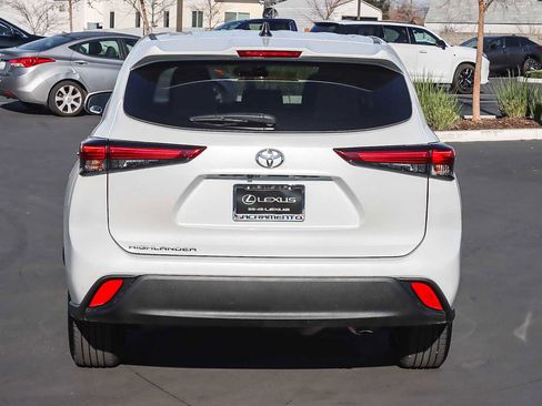 Used 2023 Toyota Highlander L image 3