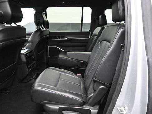 Used 2024 Jeep Wagoneer Series III AWD/4WD image 7