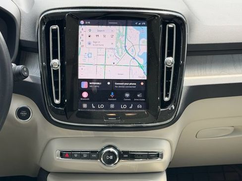 Certified 2024 Volvo XC40 B5 Plus w/ Protection Package Premier AWD/4WD image 18