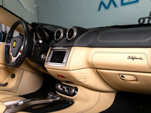 Used 2011 Ferrari California image 12