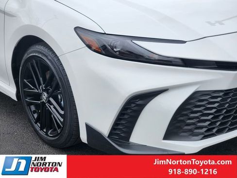 Used 2025 Toyota Camry SE w/ Multimedia Upgrade Package image 10