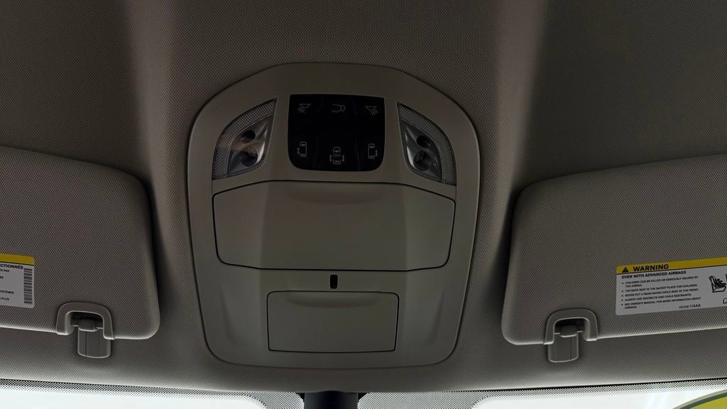 Used 2024 Chrysler Pacifica Touring-L AWD/4WD image 27