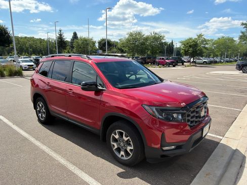Used 2023 Honda Passport TrailSport image 2
