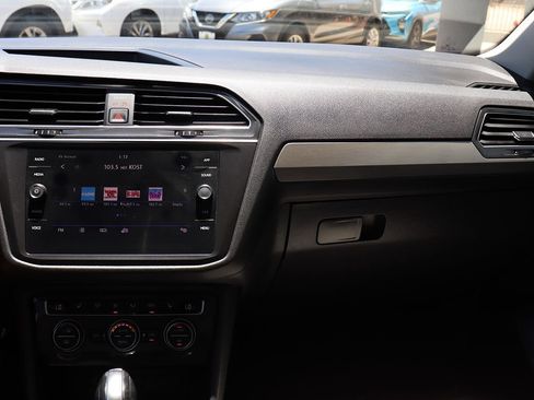 Used 2019 Volkswagen Tiguan SE w/ Panoramic Sunroof Package AWD/4WD image 44