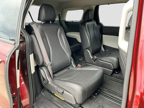 Certified 2023 Kia Carnival SX image 27