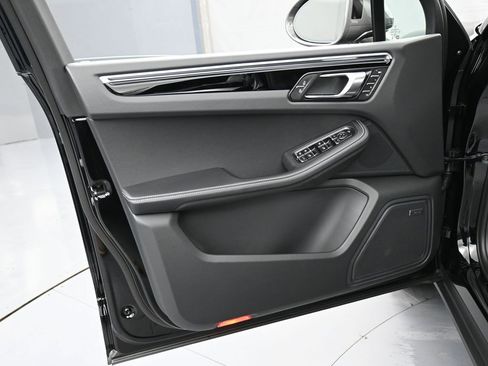 New 2026 Porsche Macan Turbo image 15